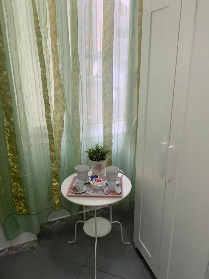 B&B Richard Naples 0*,